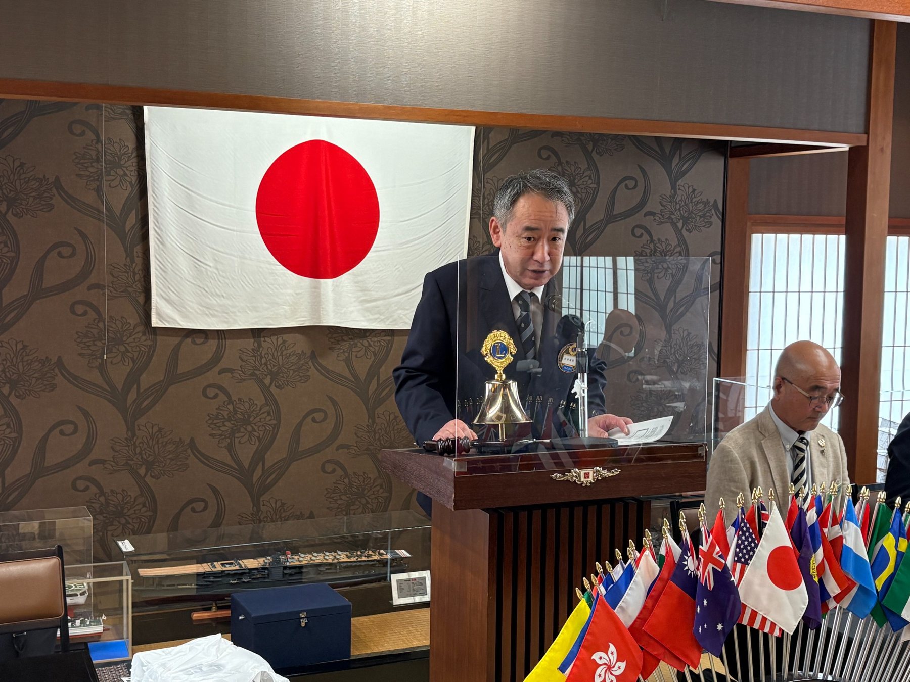 7月第一例会であいさつする杉田会長